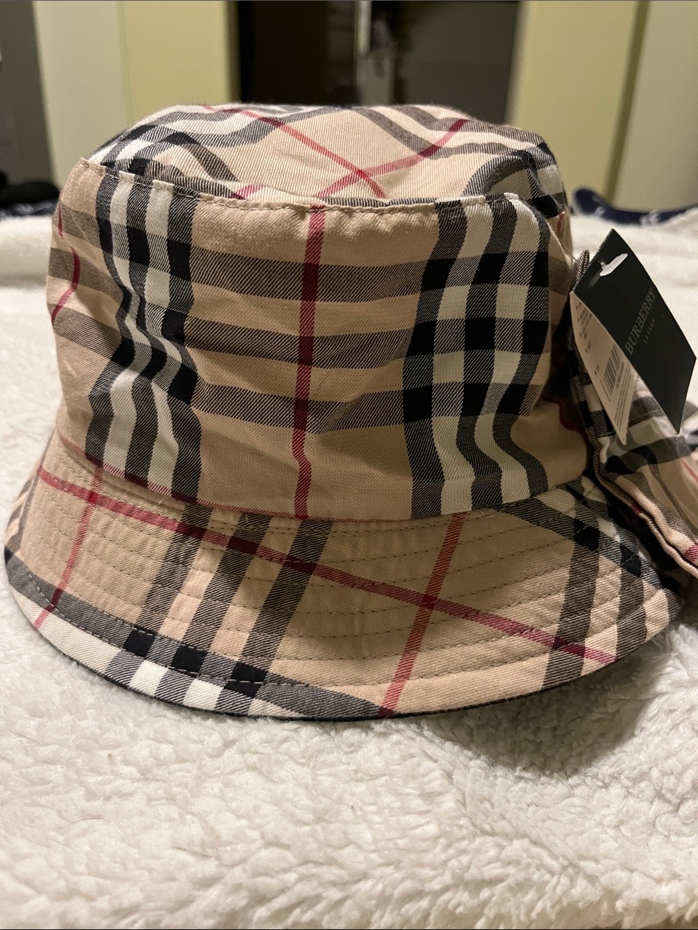 NWT Burberry Beige Check Bucket Hat Reversible  SZ Lg with Dustbag